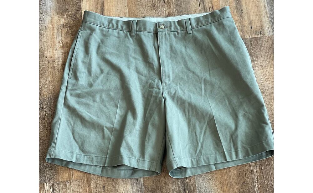 L.L. Bean Men's Green Khaki twill shorts 100% Cotton, size 38